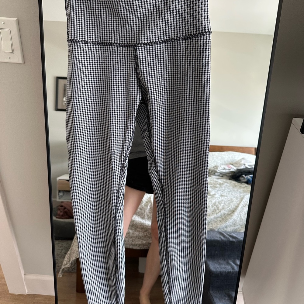 ALO Yoga Black and White Houndstooth Leggings